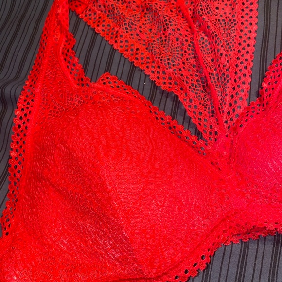 Beautiful red lace bra. Lace on the back. - Picture 3 of 5